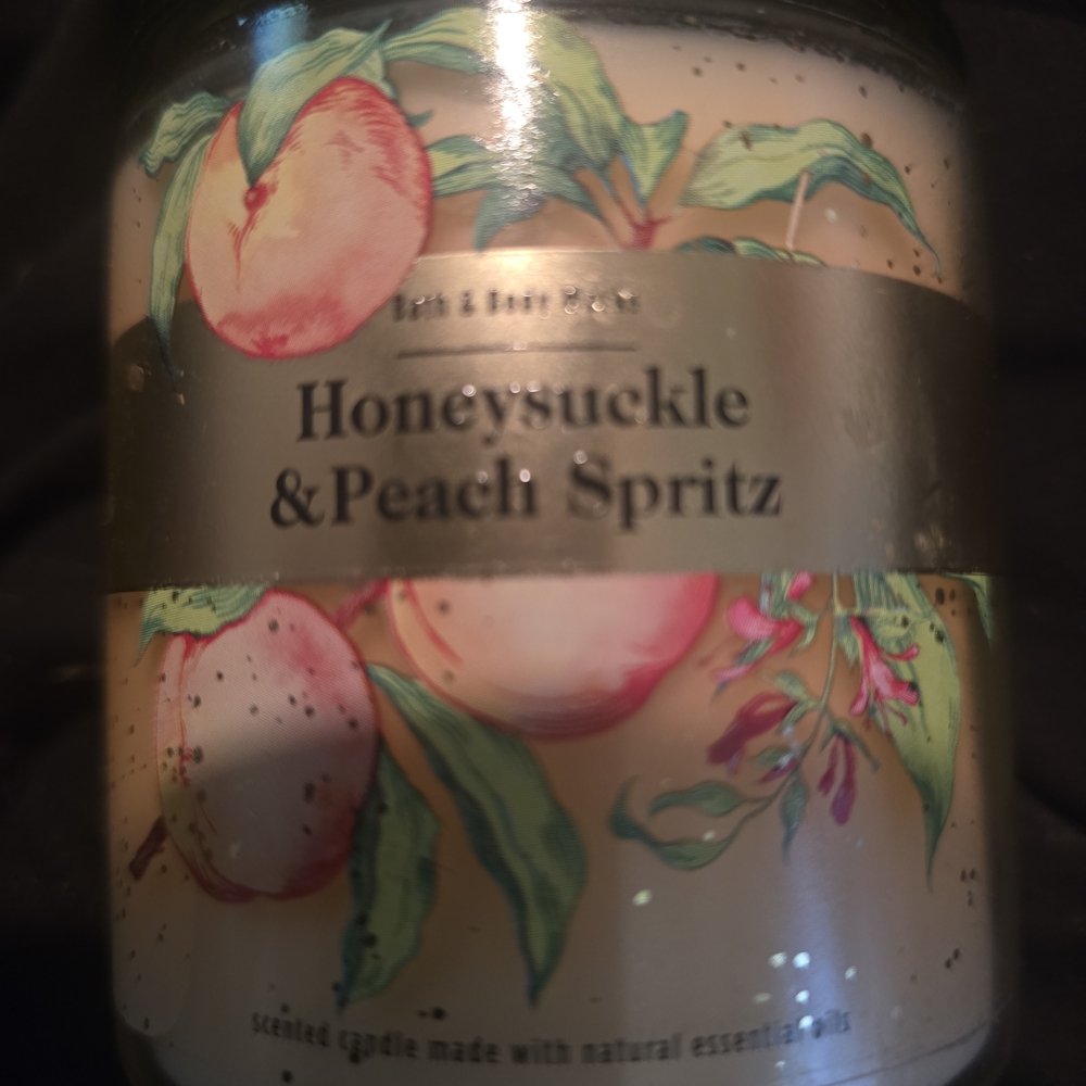 Honeysuckle & Peach Spritz Scented Candle